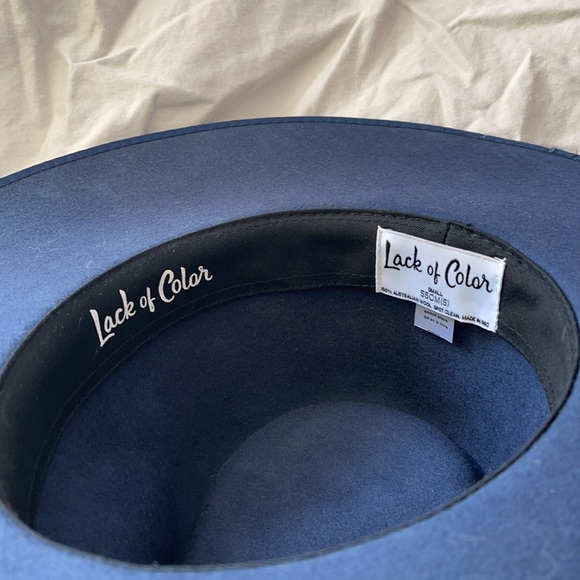 Gently used lack of cold hat main image 4